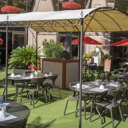 Novotel Centre Vieux Отель 4*
