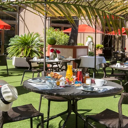 Отель Novotel Centre Vieux 4*