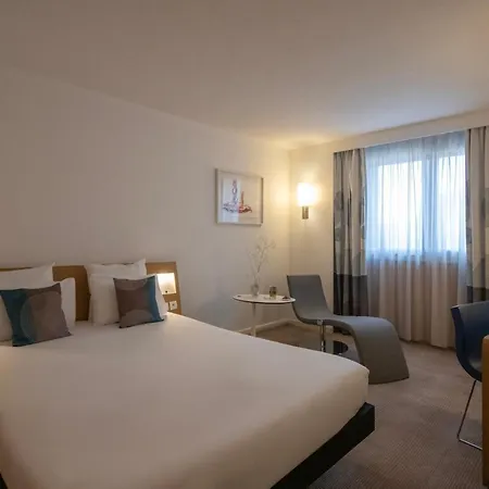 Отель Novotel Centre Vieux