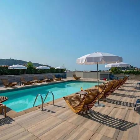 Отель Novotel Centre Vieux