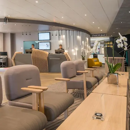 Отель Novotel Centre Vieux